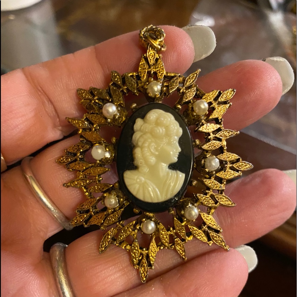 Vintage pearl cameo pendant LJM